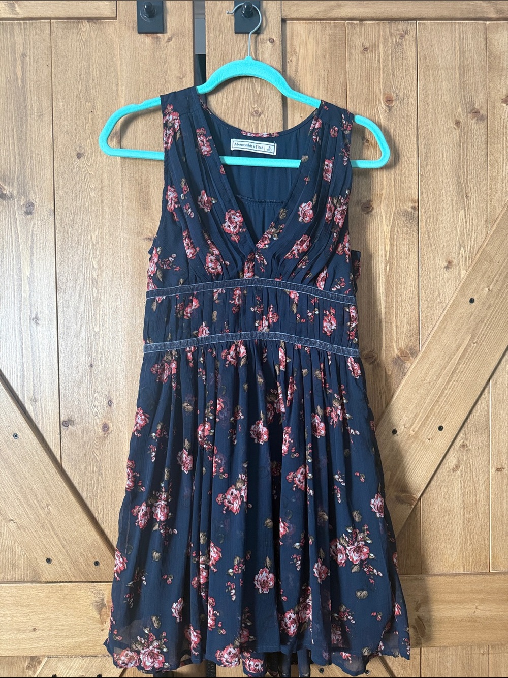 Abercrombie Knox Rose Black Floral V-Neck Sleeveless Dress